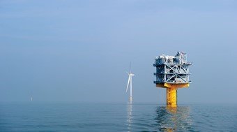 offshore vindmølle monopile i havet
